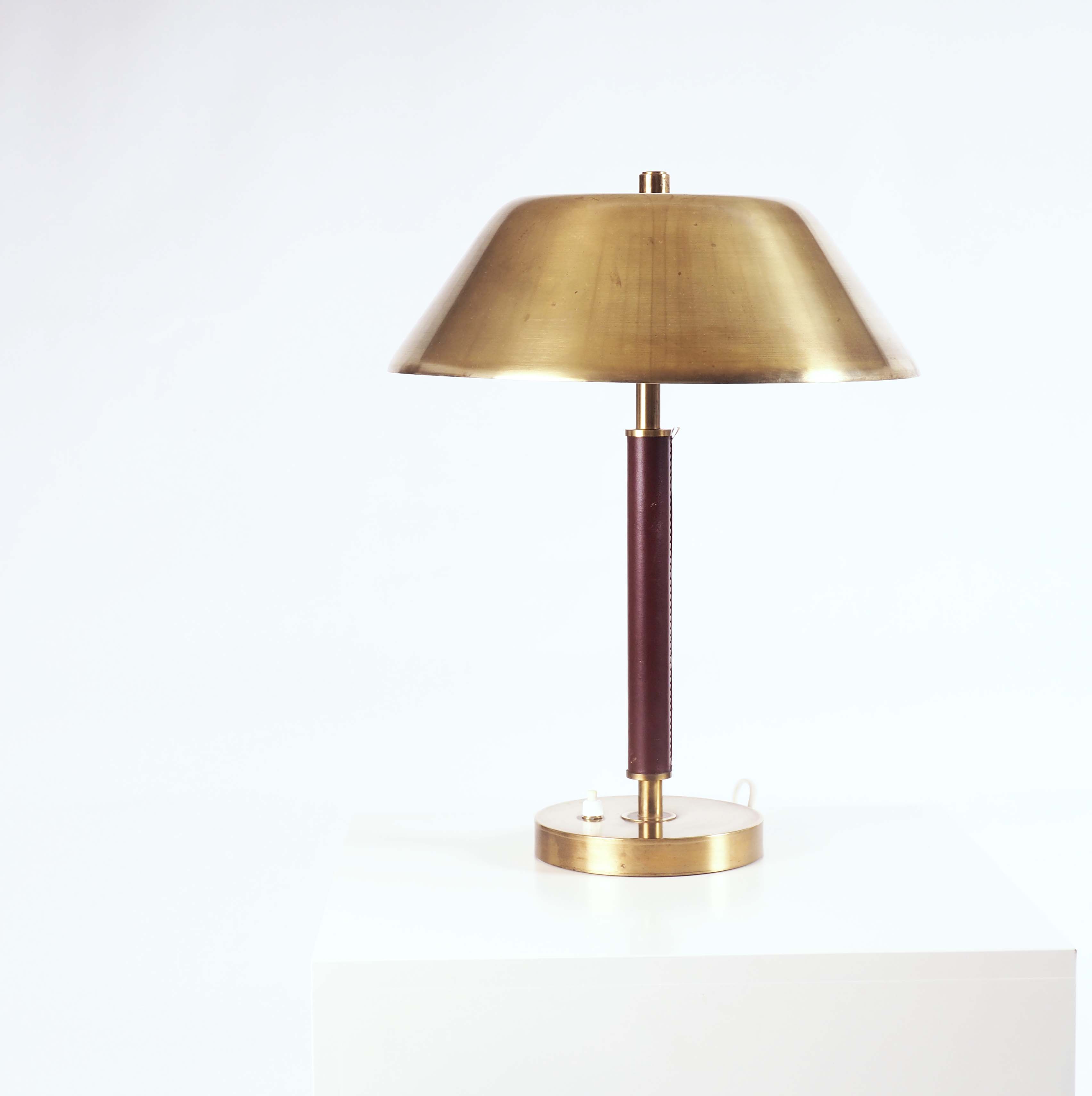 Table Lamp in brass and leather by Falkenberg Belysning, Sweden