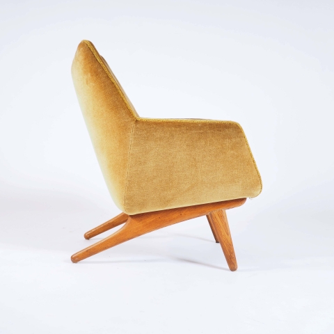 Easy Chair by Illum Wikkelsø