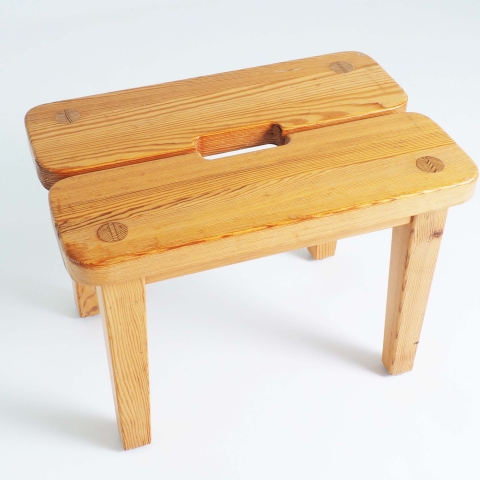 Pair of stools in pine