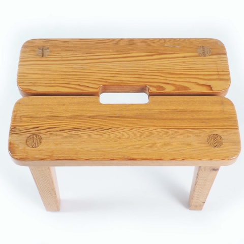 Pair of stools in pine